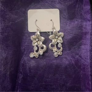 Earring silver with little rhinestones.